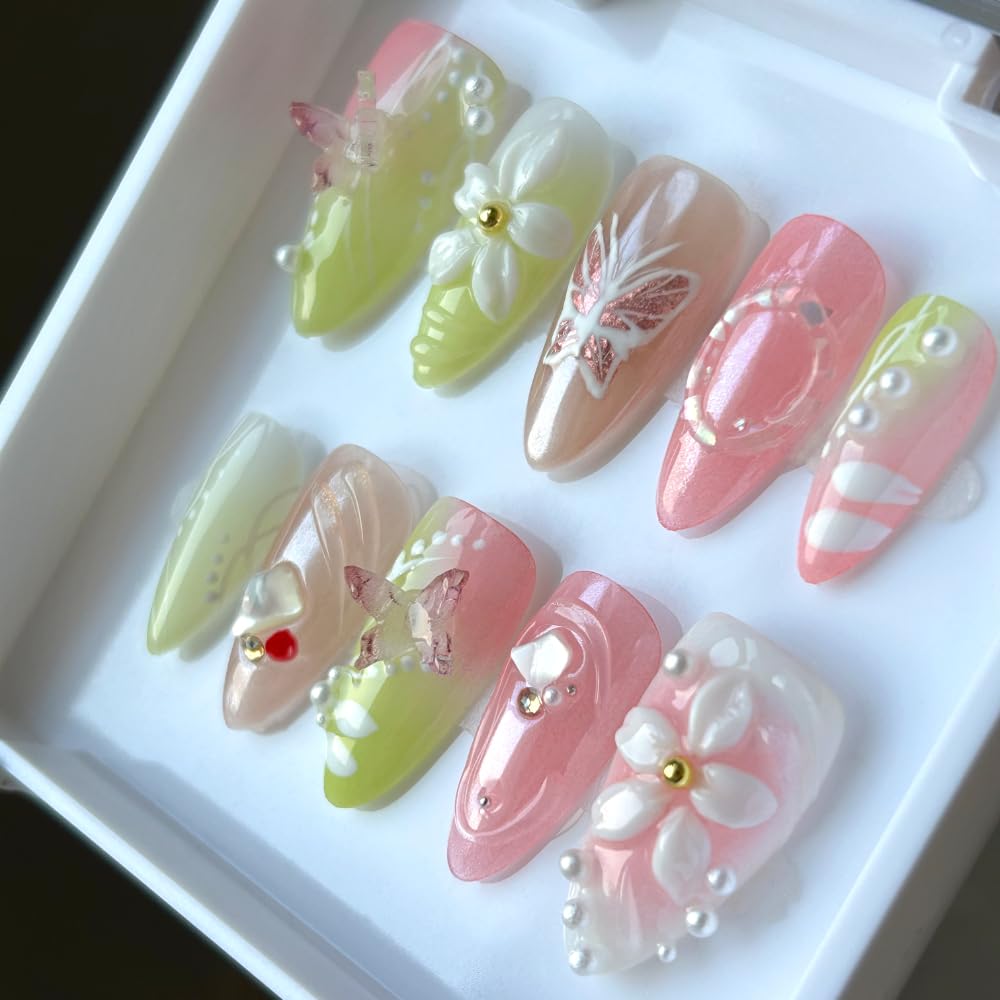 Maglfell nails include adhesive tabs for quick, secure application.
