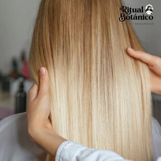 Natural oil blend close-up illustrating nourishing formula for softness