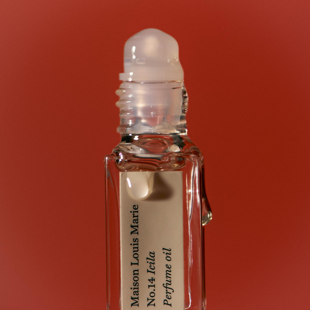 Fragrance notes graphic for Icila showcasing top/mid/base blend.