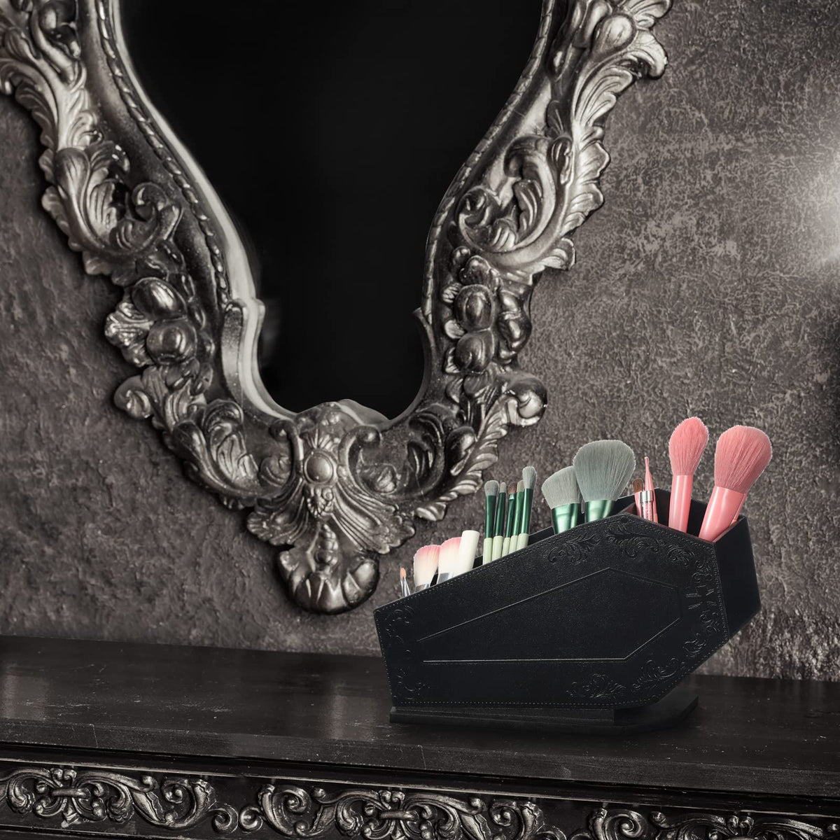 Maitys coffin organizer showcasing four compartments for brushes and pens.