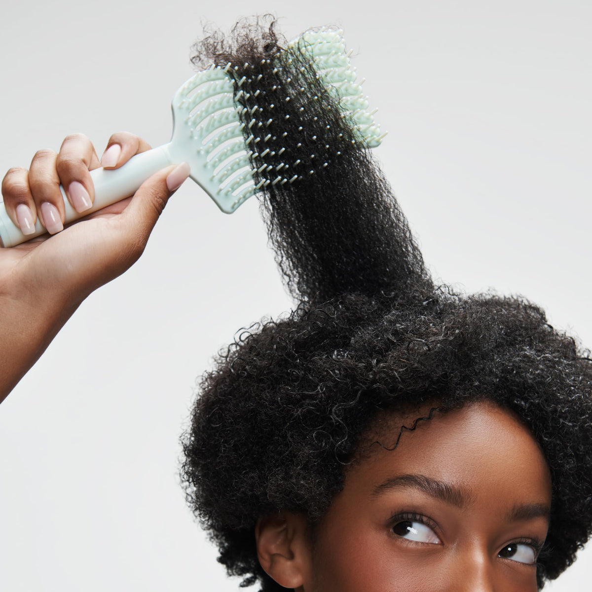 Mane Wets Get It On ergonomic handle offers comfortable grip
