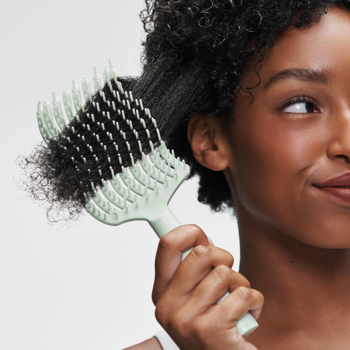 Mane Wets Get It On detangling action minimizes tugging on tangles