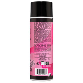 MANIC PANIC Pink Passion conditioner pour demonstrates easy application on damp hair.