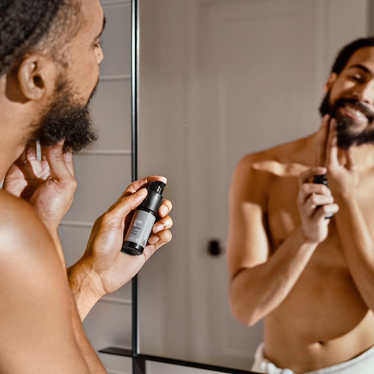 MANSCAPED Beard Hedger Advanced Kit trimmer head close-up showing ergonomic grip.