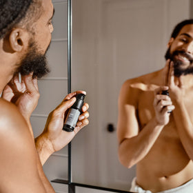MANSCAPED Beard Hedger Advanced Kit trimmer head close-up showing ergonomic grip.
