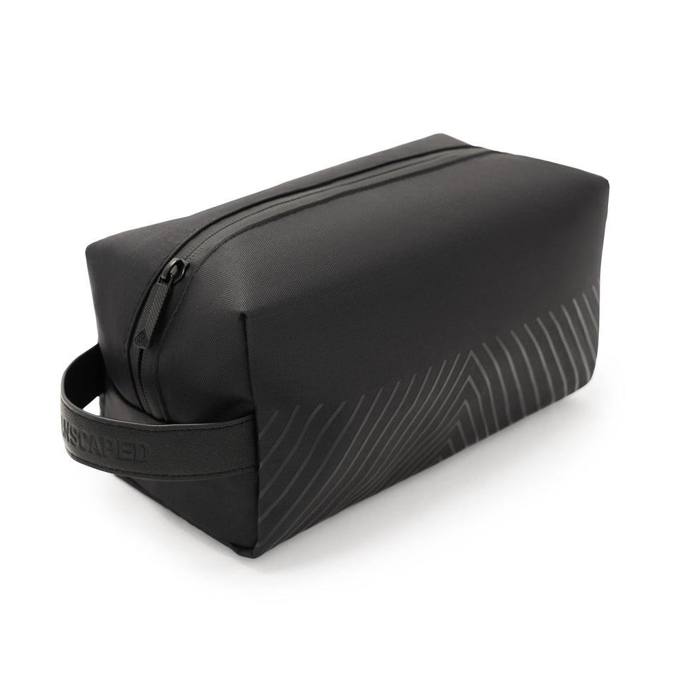 MANSCAPED The Shed 2.0 front view with vegan leather handle for easy carrying
