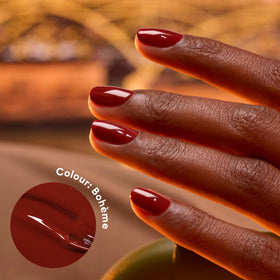 Manucurist Green Bohème brush glide for smooth coverage.