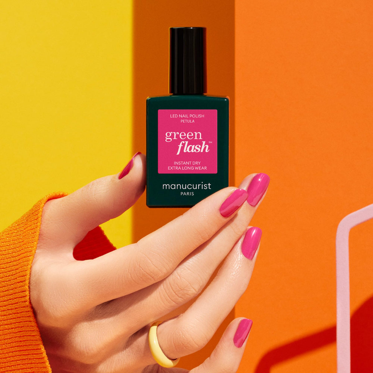 Pétula color layer providing opaque finish on nails
