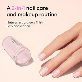 Manucurist Green Gel-like Top Coat delivering long-lasting shine.