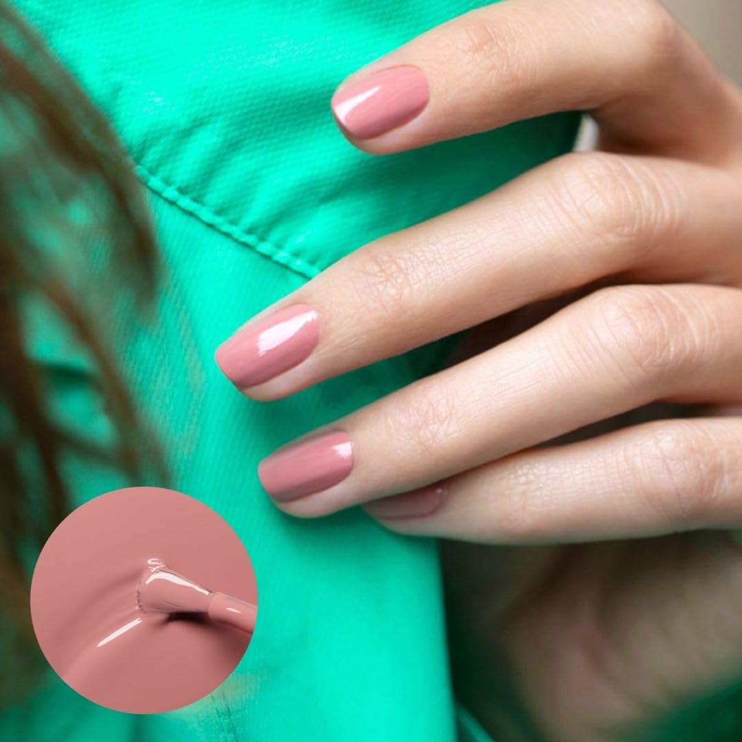 Manucurist Green Old Rose powder pink color on a swatch for opaque coverage.