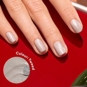 Manucurist Green Quick Dry Tweed brush enabling smooth, beginner-friendly application