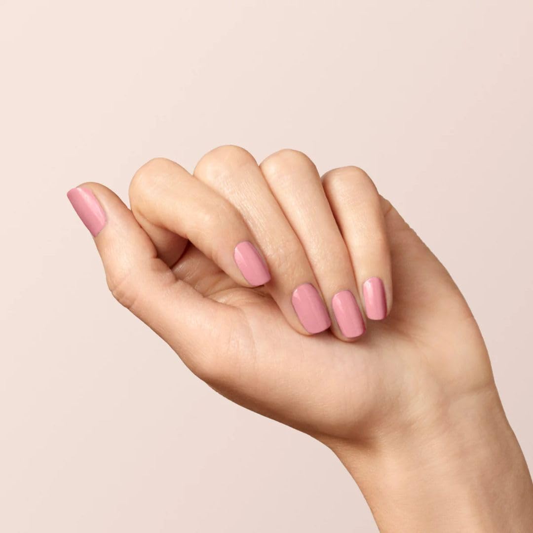 Manucurist Green vegan nail polish bottle highlighting plant-based ingredients up to 84%.