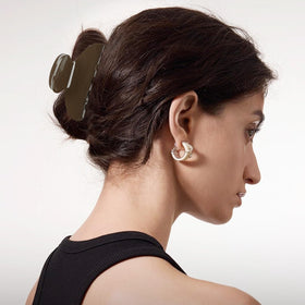 MAORULU daily-use dark brown hair clip suitable for everyday looks.