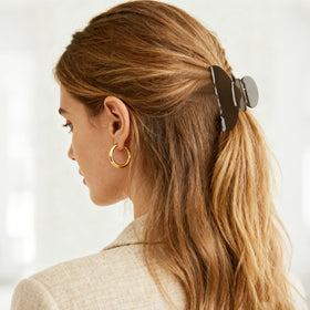 MAORULU durable spring dark brown clip emphasizing rust-resistant performance.