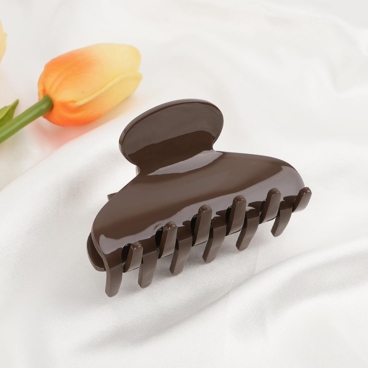 MAORULU glossy acetate dark brown clip showcasing comfortable wear.