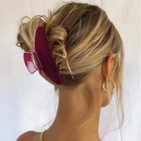 MAORULU large clip holds updos and messy buns easily.