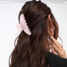 MAORULU lightweight clip minimizes scalp pressure during day-long wear.