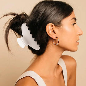 MAORULU lightweight clip minimizes scalp pressure for comfort.