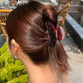 MAORULU teeth close-up hair clip highlighting smooth edges