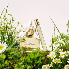 Marc Jacobs Daisy bottle label displays elegant branding and classic perfume style.