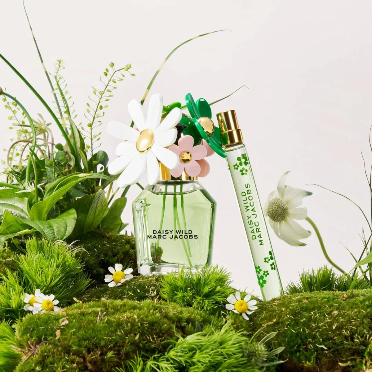 Marc Jacobs Daisy Wild gift set box displaying the three piece collection