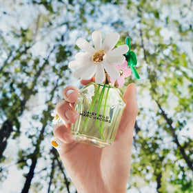 Marc Jacobs Daisy Wild fragrance splash captures a lively wildflower mood.