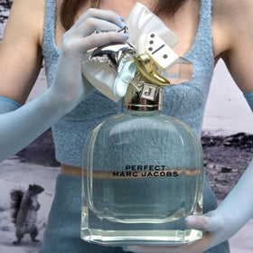Marc Jacobs Perfect EDT set display suggesting a giftable fragrance option.