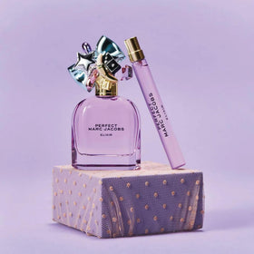 Marc Jacobs Perfect Elixir cap detail, premium finish for an elegant look