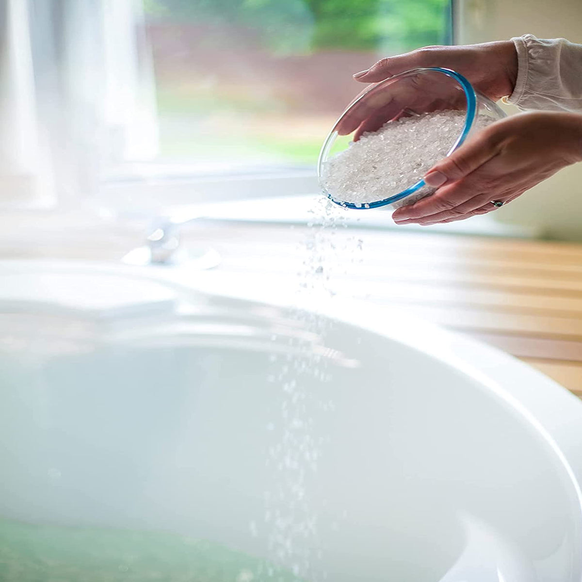 MARCO ESRA easy-use bath salts dissolve quickly for a comfortable soak.