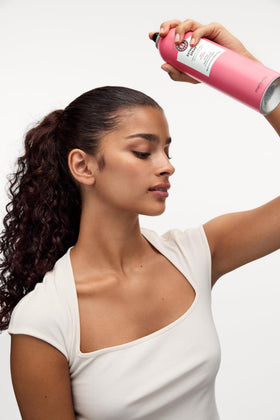 Maria Nila Extreme Spray enables precise backcombing with durable grip.