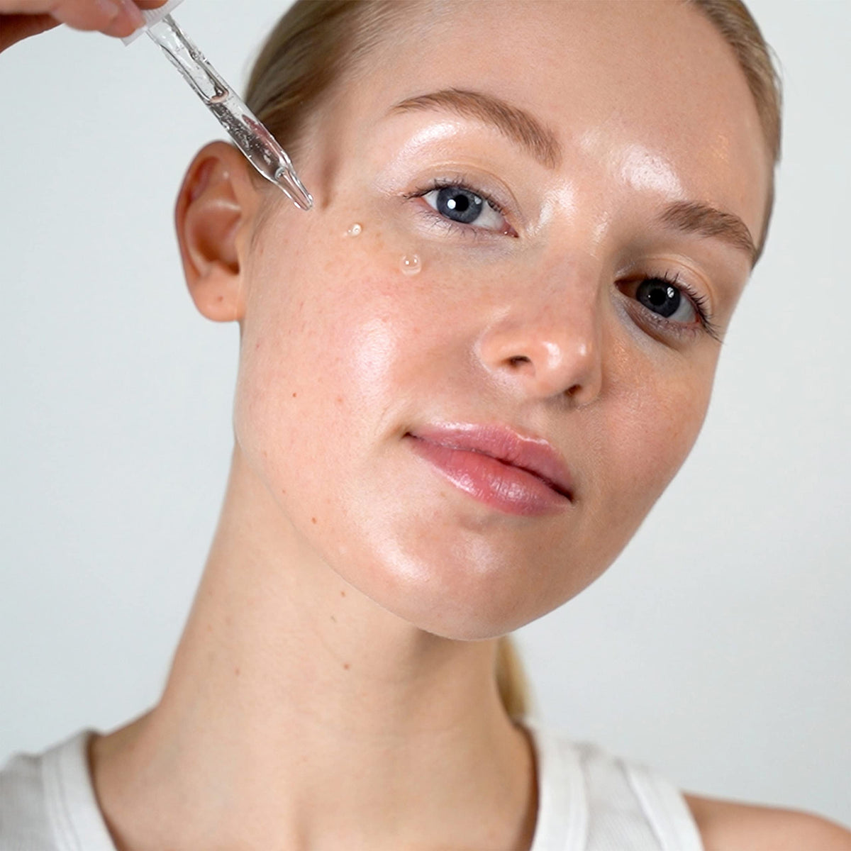 Mario Badescu Clarifying Serum applied overnight to a blemish.