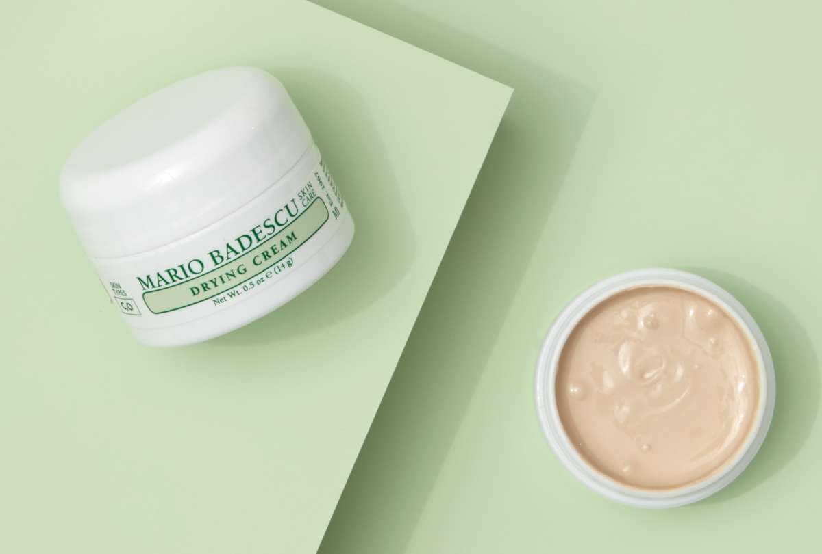 Ingredients label highlights sulfur and zinc oxide as clarifying actives.