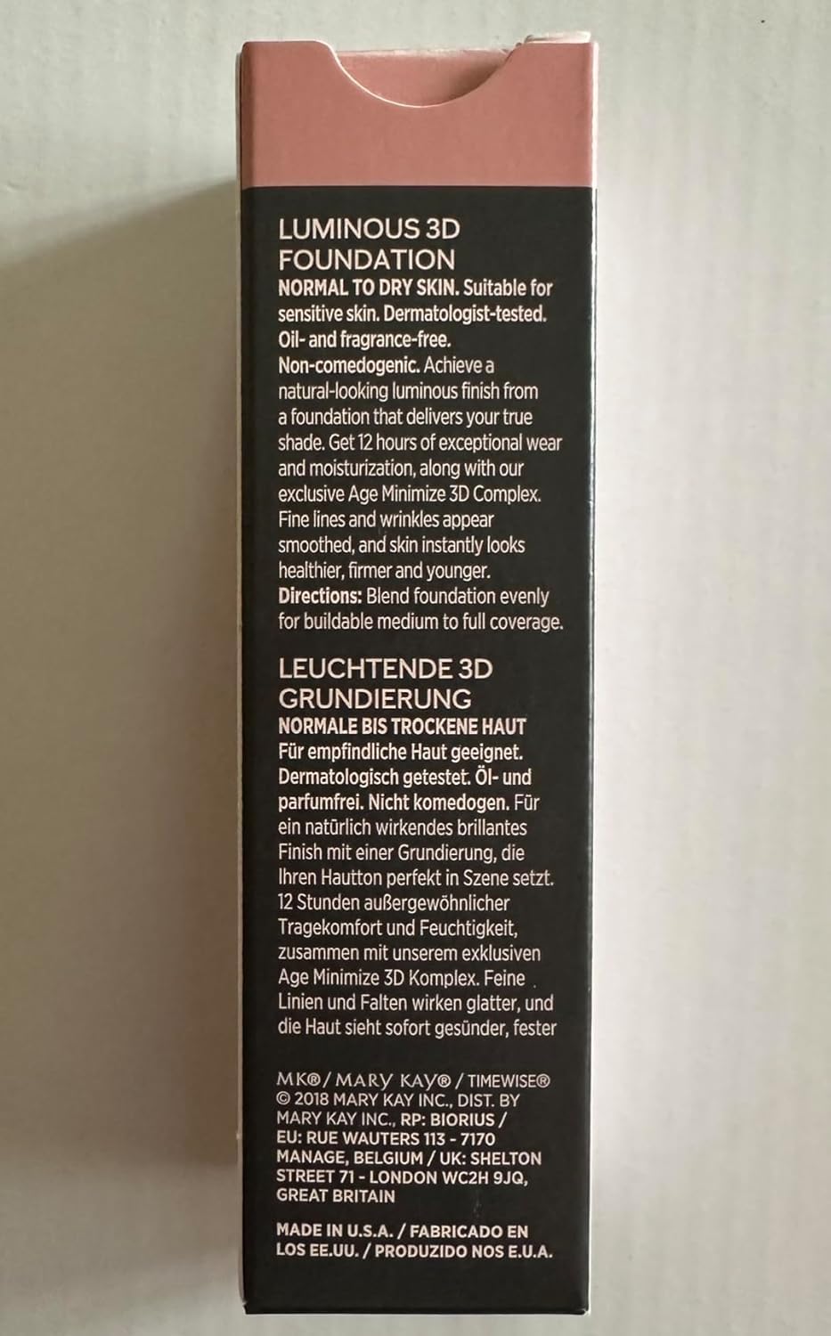Mary Kay TimeWise Luminous 3D Foundation Ivory C100 compact demonstrates portable shade.