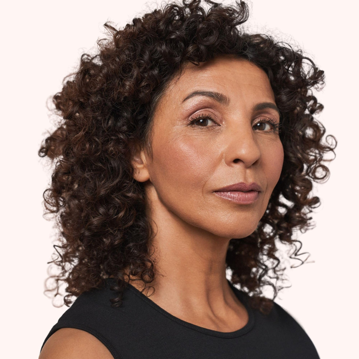 Masam ultra-fine pigments texture close-up blending into skin