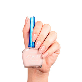 Top coat sealing for long-lasting shine with MASGLO Tradicional.