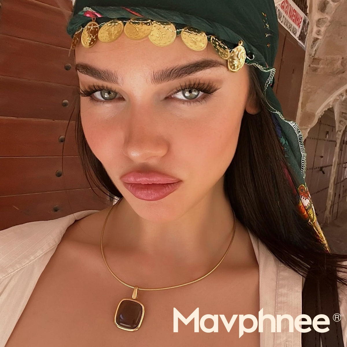 Mavphnee soft-C curl clusters—weightless volume and natural lift.