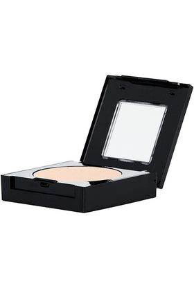 Maybelline Fit Me Set and Smooth Powder Nude Beige resting on palm