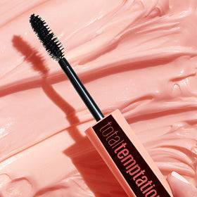 Maybelline Total Temptation application scene shows buildable length.