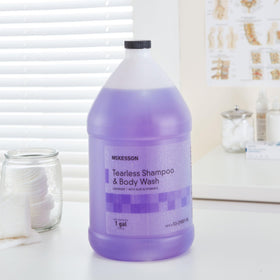Aloe and Vitamin E graphic emphasizes moisture-friendly ingredients in McKesson wash.