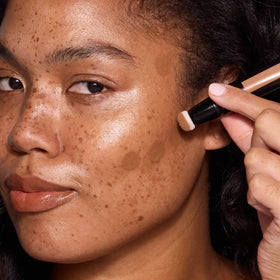 MCoBeauty contour stick with cushion-applier enabling precise sculpting.