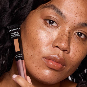 MCoBeauty contour stick targets cheekbones and jawline with controlled application.