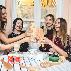 Meanplan hand-painted hairbrush designs become unique daily accessories