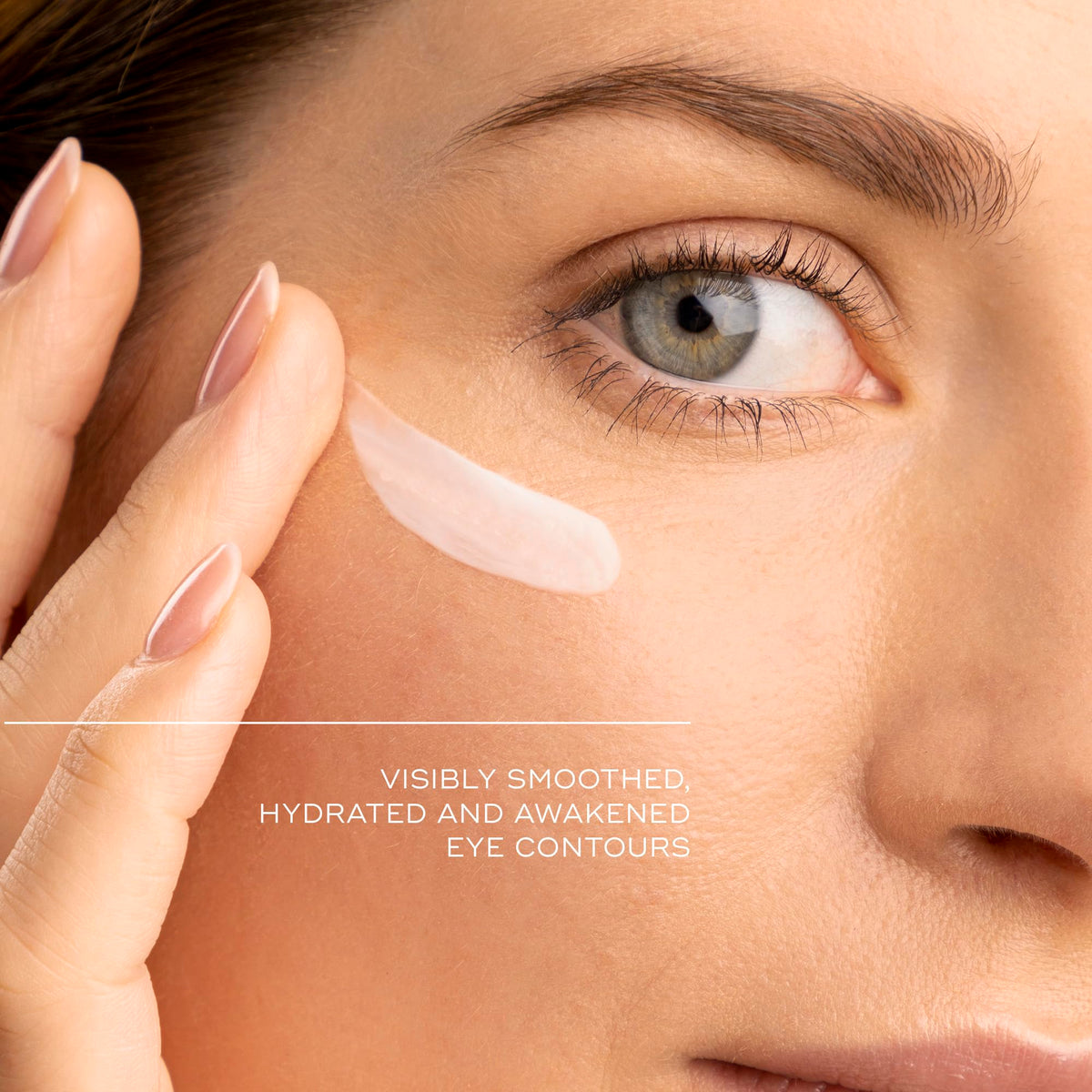 Medik8 Advanced Night Eye Cream caffeine dispenser demonstrates quick absorption on the skin.