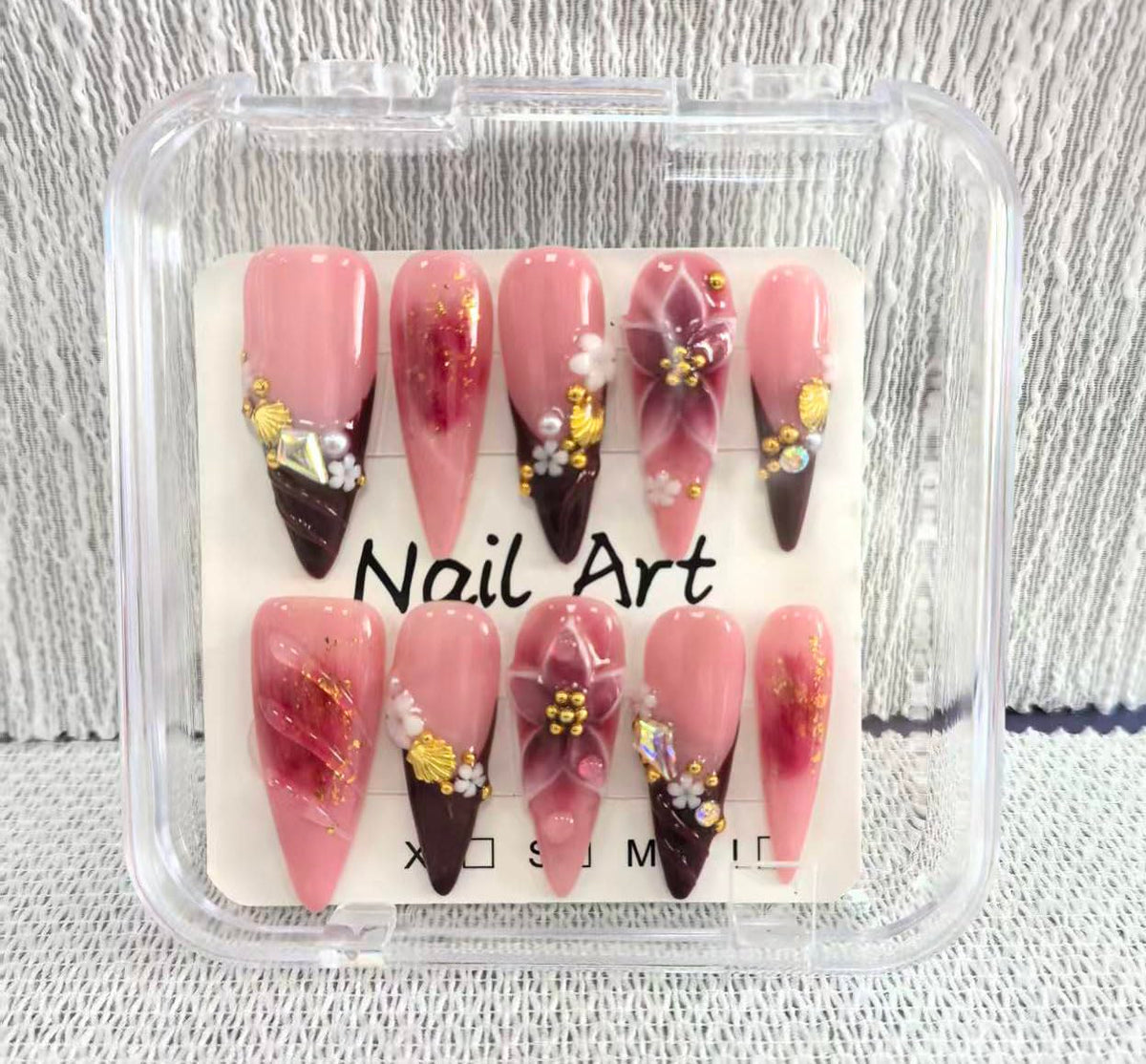 Meemooron nails featuring 3D flowers for a playful, eye-catching design.