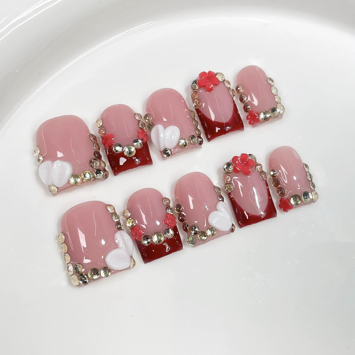 Meemooron easy-apply nails for quick at-home manicures and casual wear.