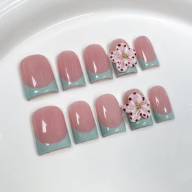 Meemooron nails combine elegance and convenience for quick glam.