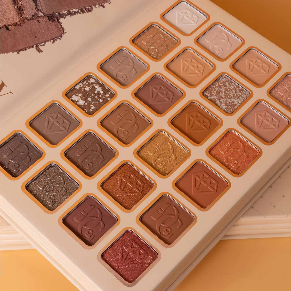 MeiPlumLai 43-shade set adapts from matte to shimmer with rich payoff