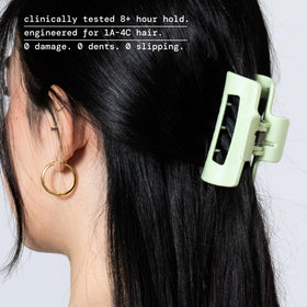 MELLO green clip close-up emphasizing flexible CloudFlex durability.