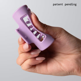 MELLO pink clip close-up highlighting secure hold for fine hair.