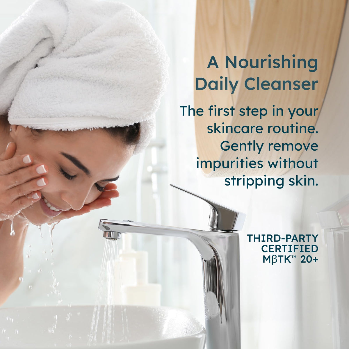 Melora Manuka Honey Face Wash rich foam during cleansing